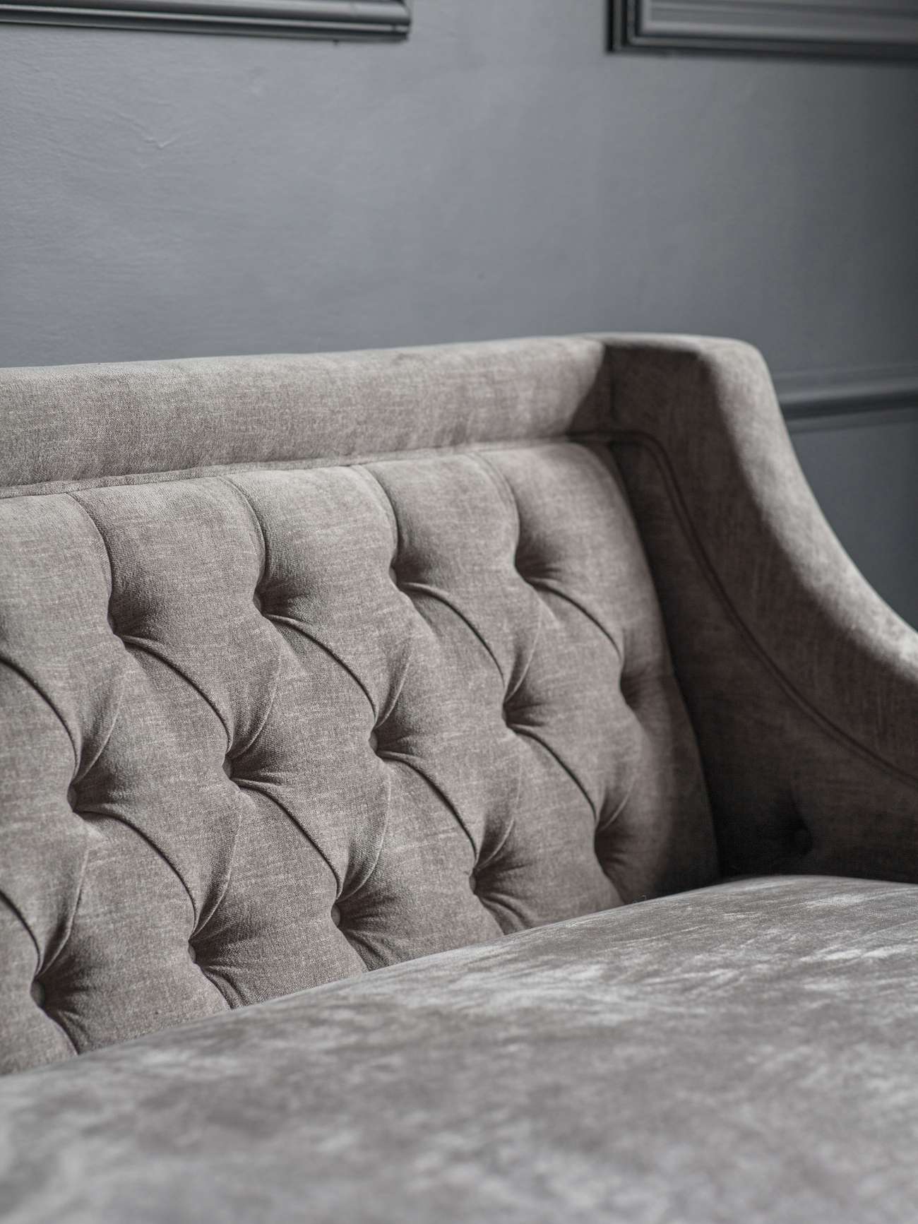 Aurelius Buttoned Sofa