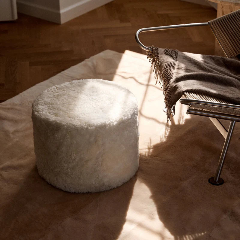 SHORT WOOL CURLY SHEEPSKIN POUF