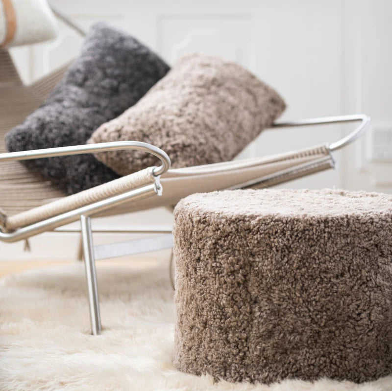 SHORT WOOL CURLY SHEEPSKIN POUF