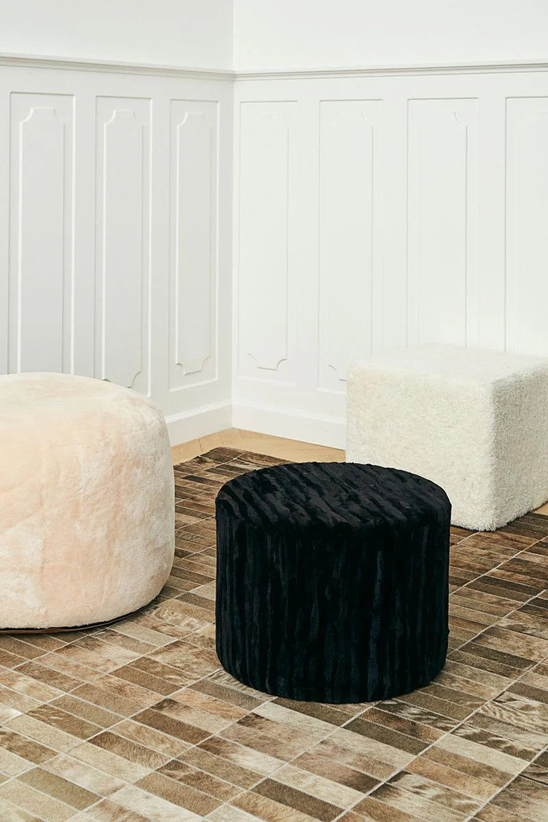 SHORT WOOL CURLY SHEEPSKIN POUF